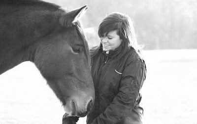 Cyriane Chosset Ostéopathe Animalier - Chevaux Chiens Chats Vaches NAC à Perrex