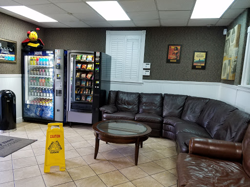 Car Wash «Busy Bee Car Wash (Miami Shores)», reviews and photos, 10550 Biscayne Blvd, Miami, FL 33138, USA