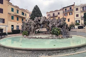 Fontana degli Scogli image