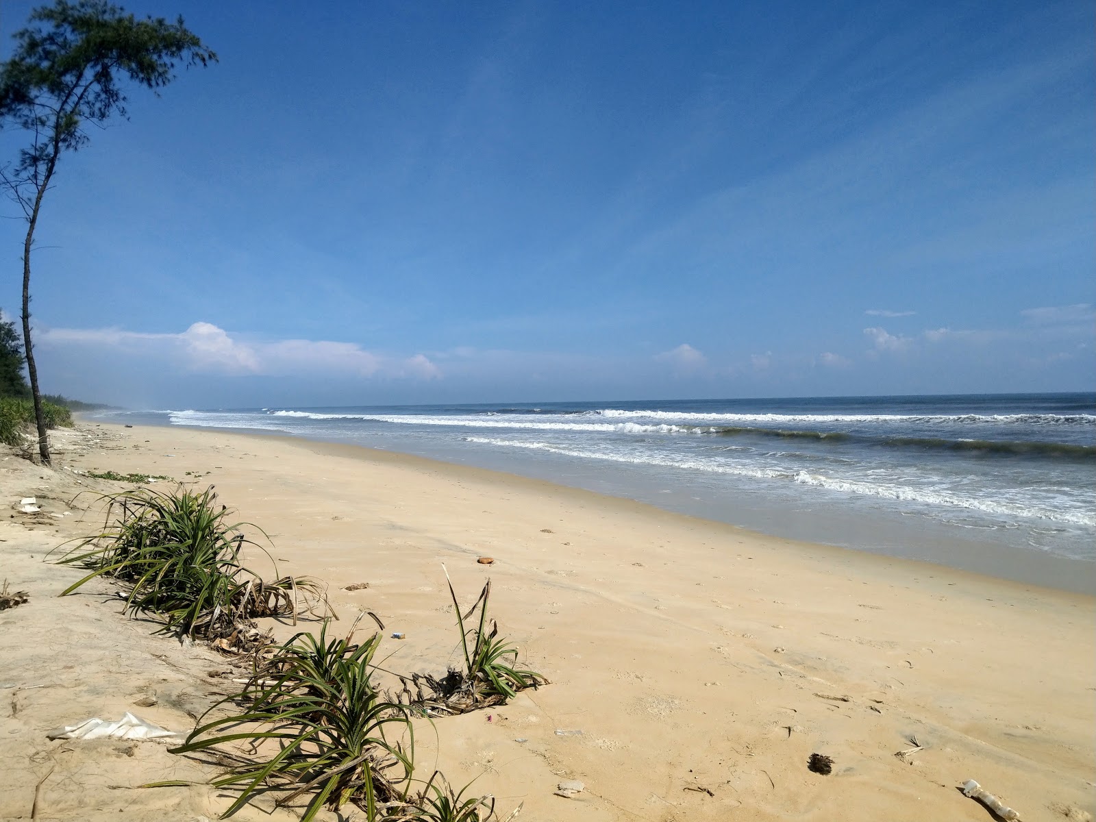 Fotografija Vinh Hai Beach z svetel pesek površino
