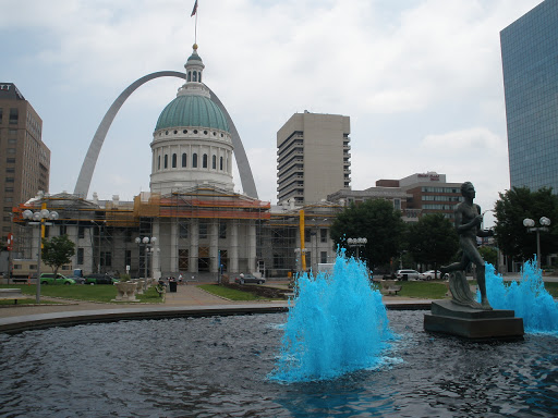 Kiener Memorial Fountain and Runner Statue