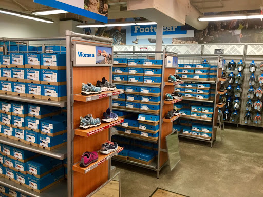 Sportswear Store «Columbia Sportswear Outlet Store», reviews and photos, 10746 Emerald Coast Pkwy, Destin, FL 32550, USA