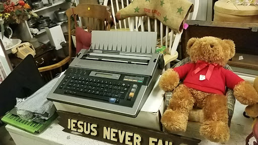 Thrift Store «Lucky Dog Thrift», reviews and photos, 158 E Main St, New Holland, PA 17557, USA