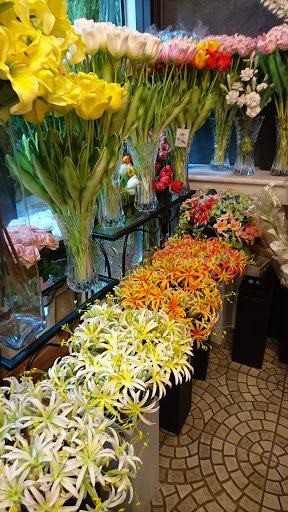 ฟาแลน เฮ้าส์ ดอกไม้ประดิษฐ์เสมือนจริง phalaenhouse