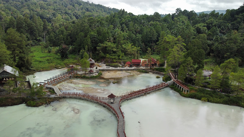 Menikmati Keindahan Taman Hiburan di Kota Tomohon: Wisata Hutan Pinus Dan Pemandian Air Panas dan Resort Pengelolaan Hutan Tomohon