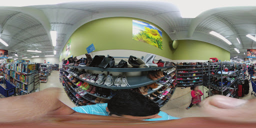 Thrift Store «Goodwill Store & Donation Center in Evanston», reviews and photos, 1916B Dempster St, Evanston, IL 60202, USA