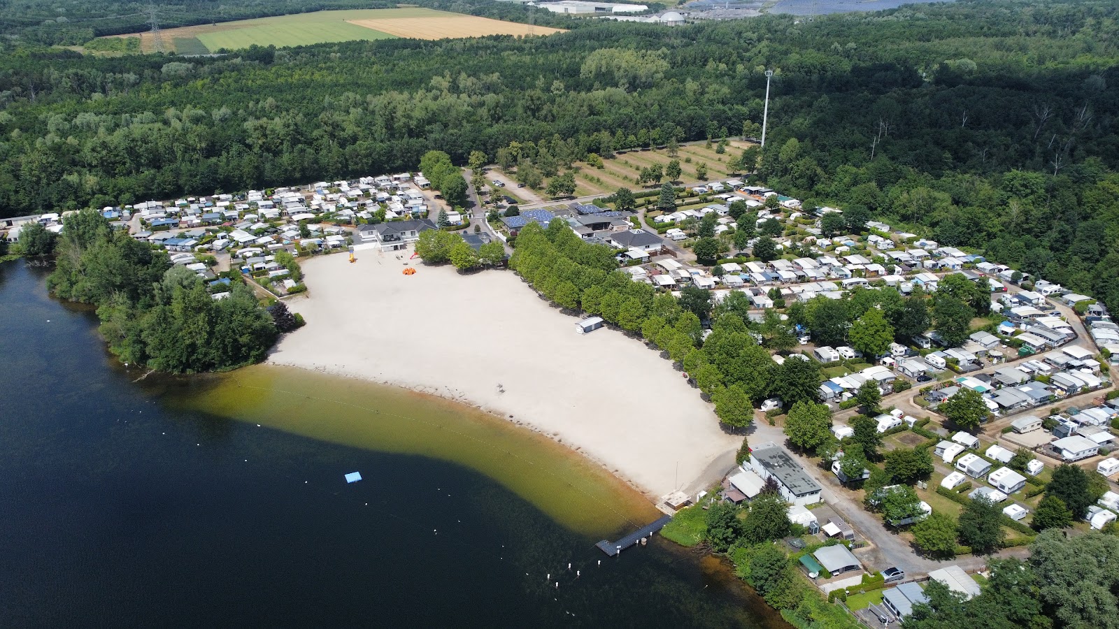 Foto van Liblarer See Beach met een ruime kustlijn