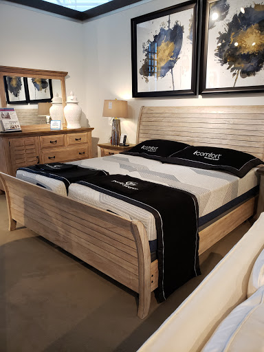 Furniture Store «Rooms To Go Furniture Store - Port Richey», reviews and photos, 9500 Scenic Dr, Port Richey, FL 34668, USA