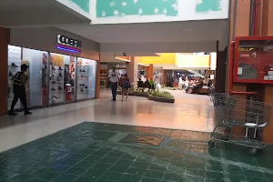 Centro Comercial Montserrat image