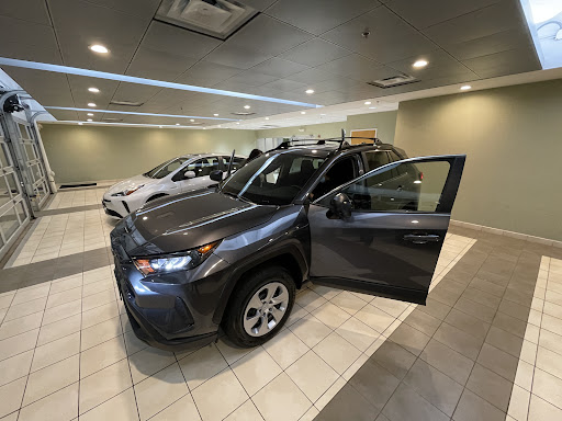 Toyota Dealer «Toyota of Naperville», reviews and photos, 1488 Ogden Ave, Naperville, IL 60540, USA