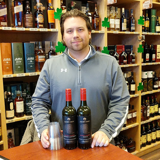 Wine Store «Red Gamay Wines & Liquors», reviews and photos, 45 Merrick Rd, Amityville, NY 11701, USA