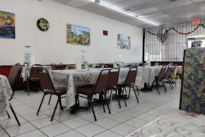 Restaurante y Pupuseria Toque y Sazon image
