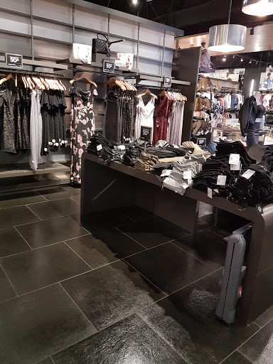 Shopping Mall «The Lake Buena Vista Factory Stores», reviews and photos, 15657 S Apopka Vineland Rd, Orlando, FL 32821, USA