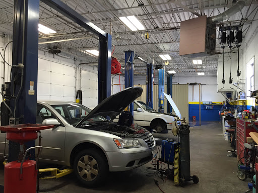 Auto Repair Shop «Wheeling Auto Center», reviews and photos, 2430 E Hintz Rd, Arlington Heights, IL 60004, USA