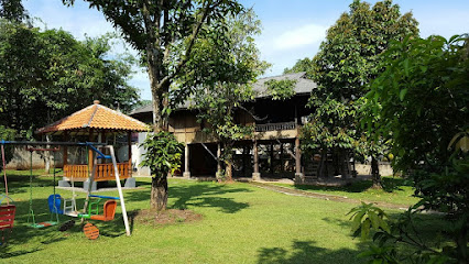 Villa Kayu Panggulan