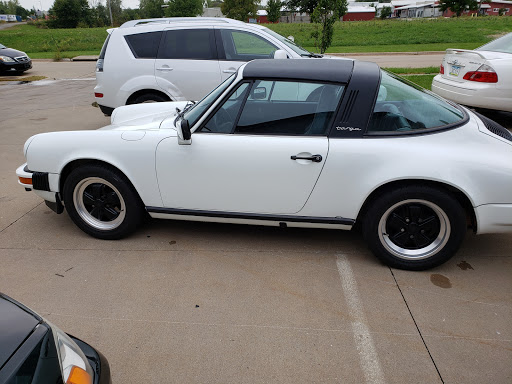 Auto Body Shop «Hanson Automotive Inc», reviews and photos, 2462 Freedom Ct, Iowa City, IA 52240, USA