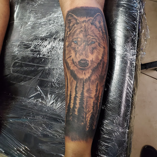 Tattoo Shop «Slow N Low Tattoo And Body Piercing», reviews and photos, 220 E Southern Ave, Phoenix, AZ 85040, USA