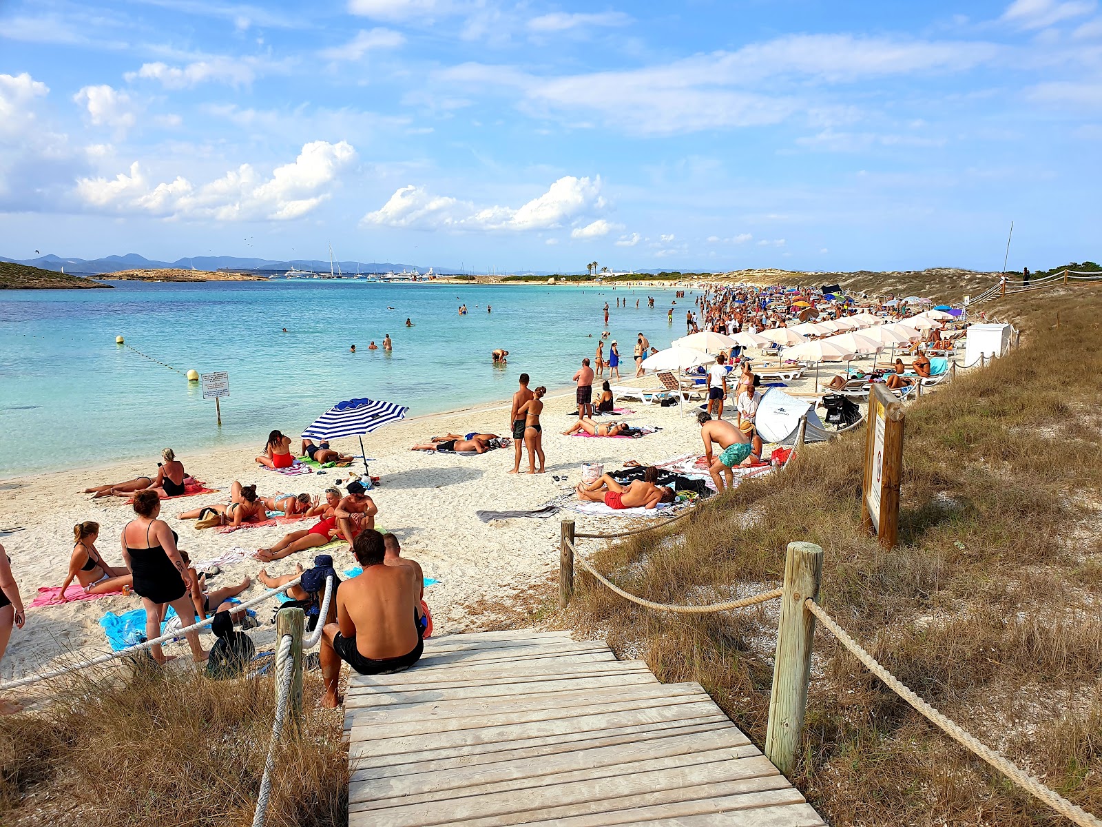 Foto av Playa des Trucadors med turkos rent vatten yta
