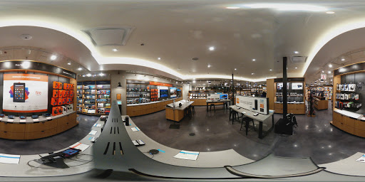 Book Store «Amazon Books», reviews and photos, 3441 N Southport Ave, Chicago, IL 60657, USA