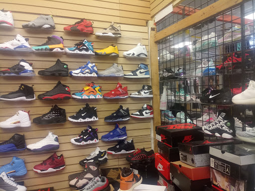 Shopping Mall «Old National Discount Mall», reviews and photos, 2660 Godby Rd, College Park, GA 30349, USA