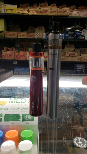 Tobacco Shop «Puffit Smoke & Vape Shop», reviews and photos, 4434 S Archer Ave, Chicago, IL 60632, USA