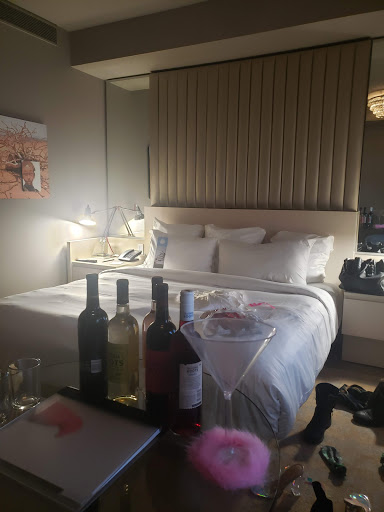 Hotel «21c Museum Hotel Durham», reviews and photos, 111 Corcoran St, Durham, NC 27701, USA