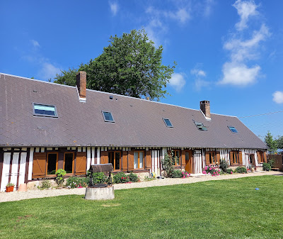 La maison aux pivoines à Theuville-aux-Maillots