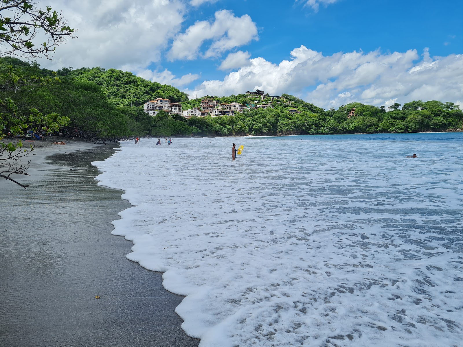 Danta Beach'in fotoğrafı uçurumlarla desteklenmiş