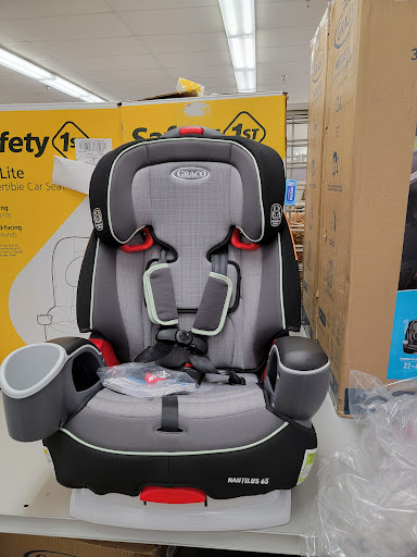 Shopping Mall «Glen Oaks Shopping Center», reviews and photos, 255th St, Glen Oaks, NY 11004, USA