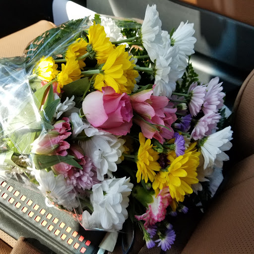 Florist «Kirk Florist», reviews and photos, 80 W Farms Rd, Farmingdale, NJ 07727, USA