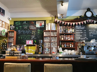 Lounge Coffee Bar & Cafe