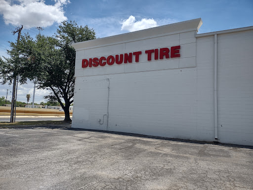 Tire Shop «Discount Tire Store - San Antonio, TX», reviews and photos, 1755 SW Loop 410, San Antonio, TX 78227, USA