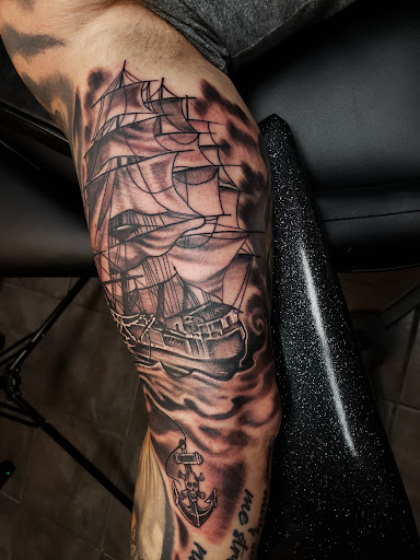 Tattoo Shop «Gold City Tattoo Company», reviews and photos, 66 S 400 Center Ln #200, Dawsonville, GA 30534, USA