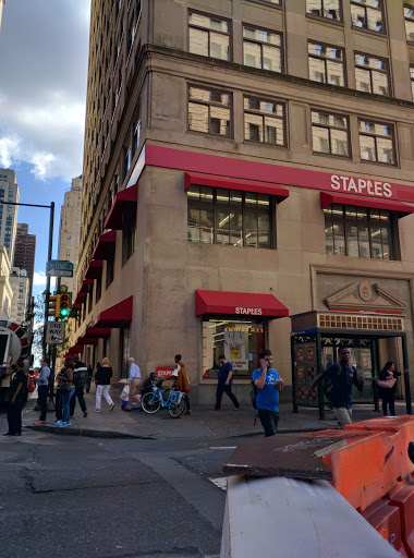 Office Supply Store «Staples», reviews and photos, 1500 Chestnut St, Philadelphia, PA 19102, USA