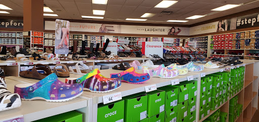 Shoe Store «Famous Footwear», reviews and photos, 3356 Green Mt Crossing Dr, Shiloh, IL 62269, USA