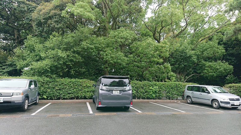 足立公園 赤松林駐車場