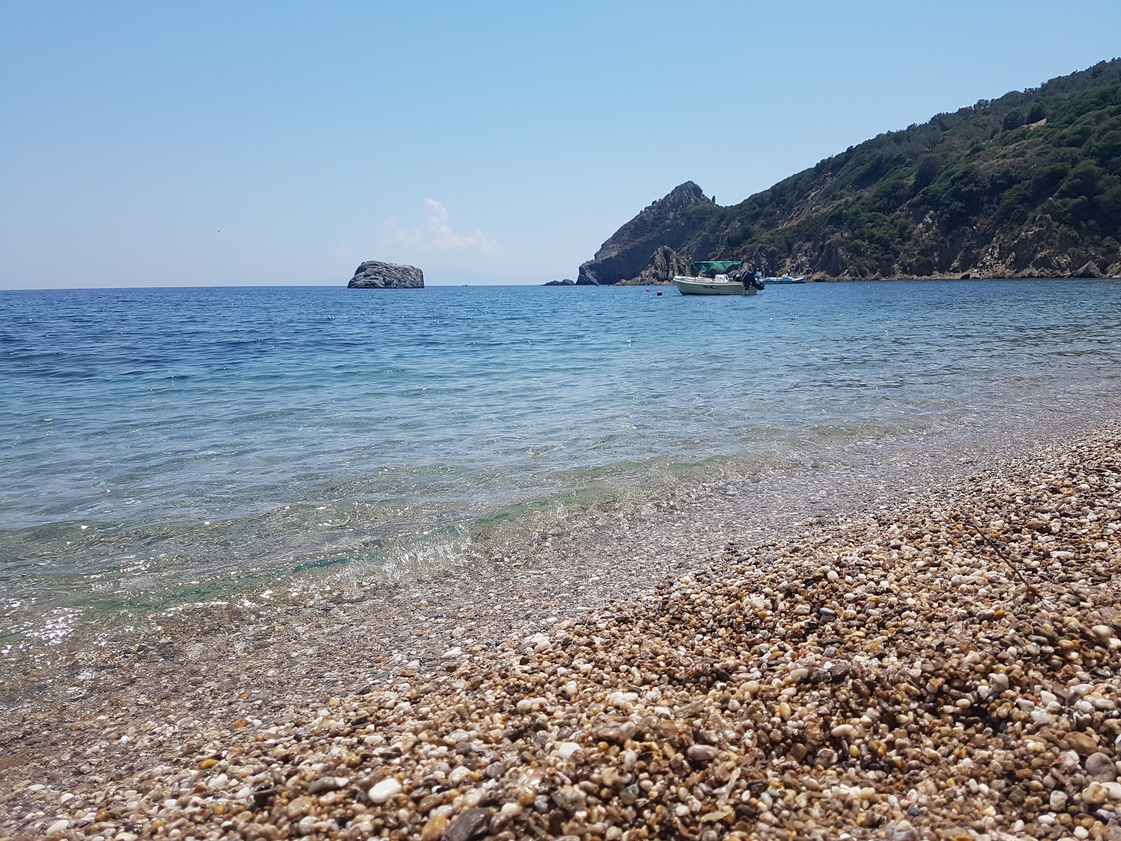 Fotografie cu Tarti beach - locul popular printre cunoscătorii de relaxare