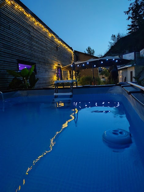 Maloveroom , Suites NightForLove et Royal room spa sauna terrasse piscine privative . Loveroom RIVES à Beaucroissant (Isère 38)
