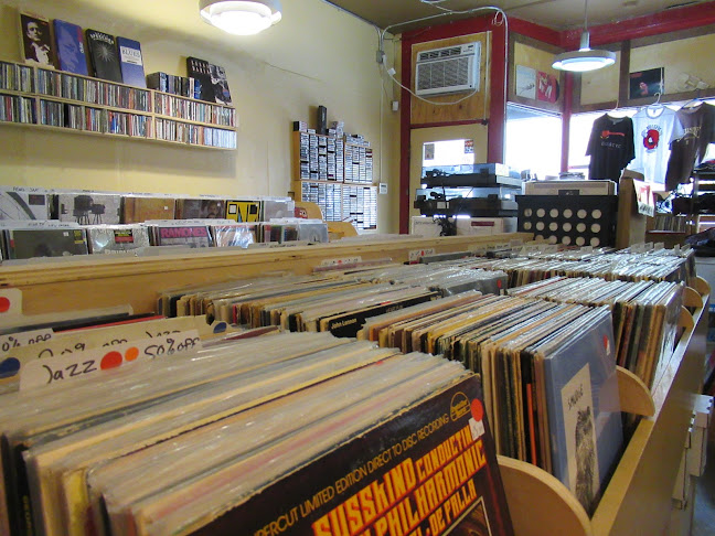 Reviews of Bullseye Records in Milwaukee - Musical store