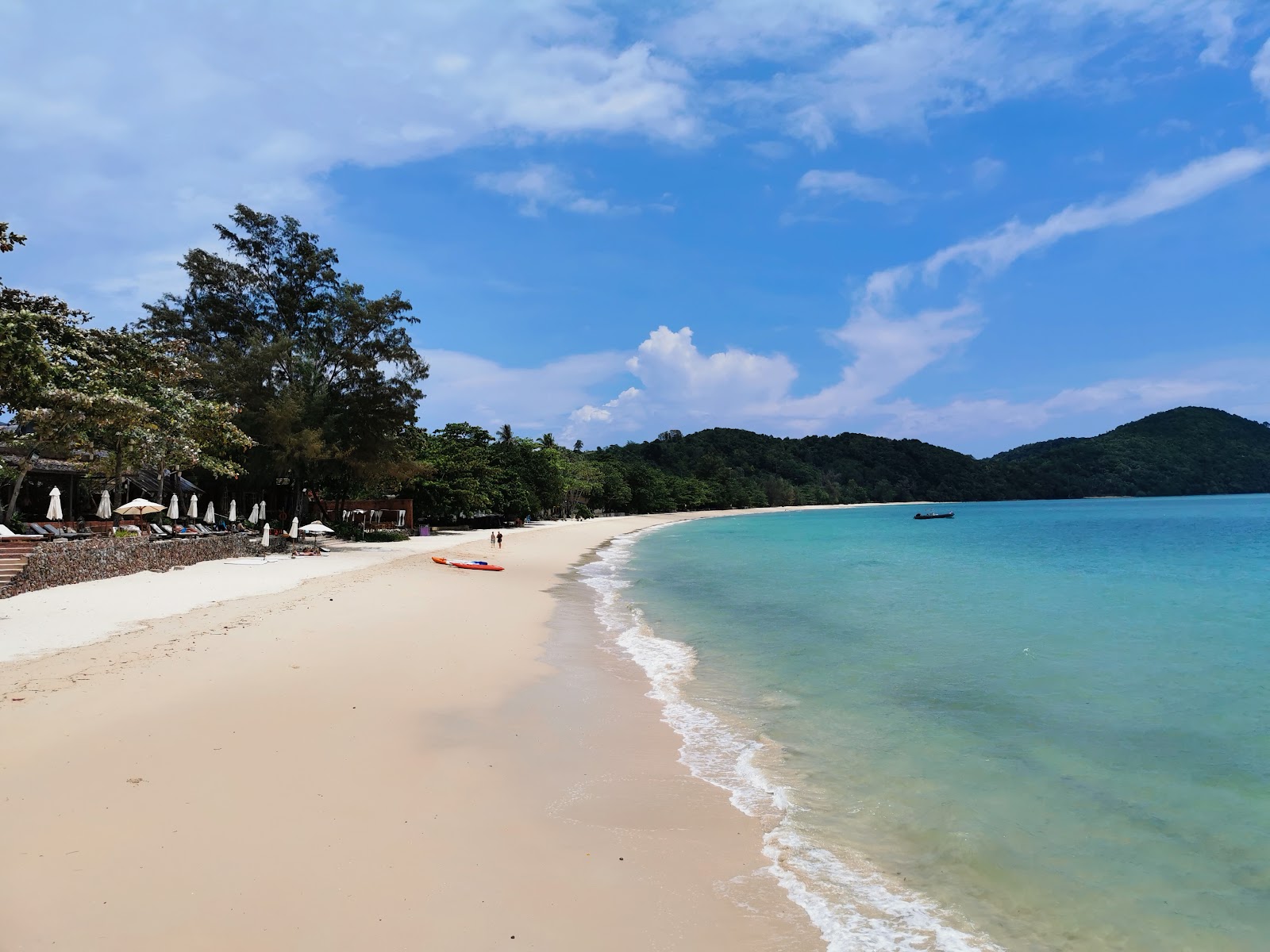 Loh Parade Beach'in fotoğrafı ve yerleşim