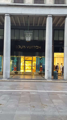 LOUIS VUITTON Turin Store