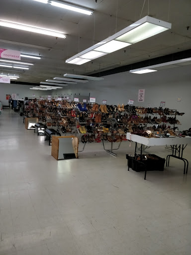 Discount Store «Discount Fashion Warehouse Kettering», reviews and photos, 2836 Wilmington Pike, Kettering, OH 45419, USA