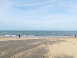 Foto von Maharat Beach annehmlichkeitenbereich