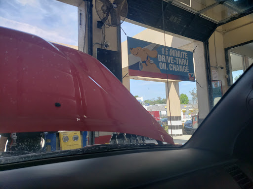 Valvoline Instant Oil Change image