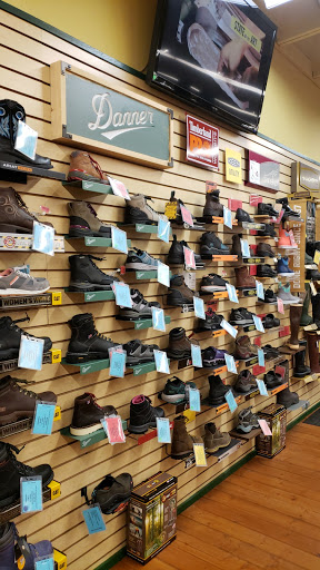 Work Clothes Store «Whistle Workwear», reviews and photos, 12904 Meridian E, Puyallup, WA 98373, USA