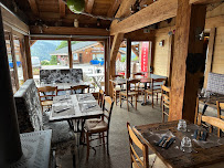 Atmosphère du Restaurant L'Ours Blanc à Cohennoz - n°1