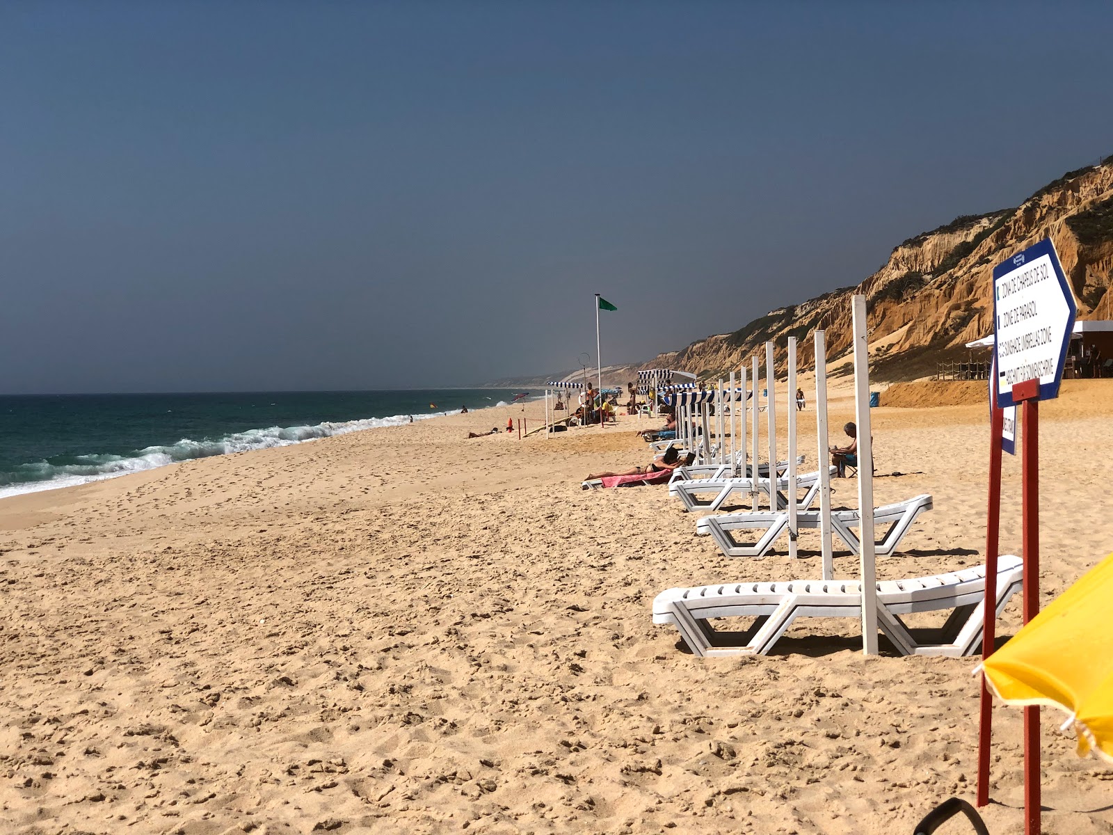 Φωτογραφία του Beach Gale-Fontainhas υποστηρίζεται από βράχους