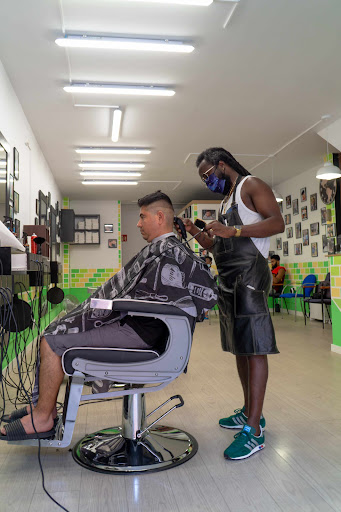 Perruqueria One love barbershop en Vic, Barcelona