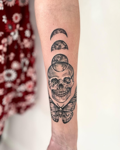 Explore tattoo thigh ideas, creative tattoo ideas in Cottonwood, available at ARTery Tattoo