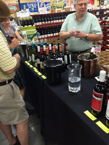 Liquor Store «Lukas Liquor Superstore», reviews and photos, 13657 Washington St, Kansas City, MO 64145, USA